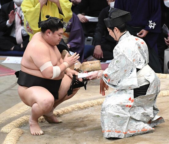  勝ち越しを決めた阿炎（東スポWeb）