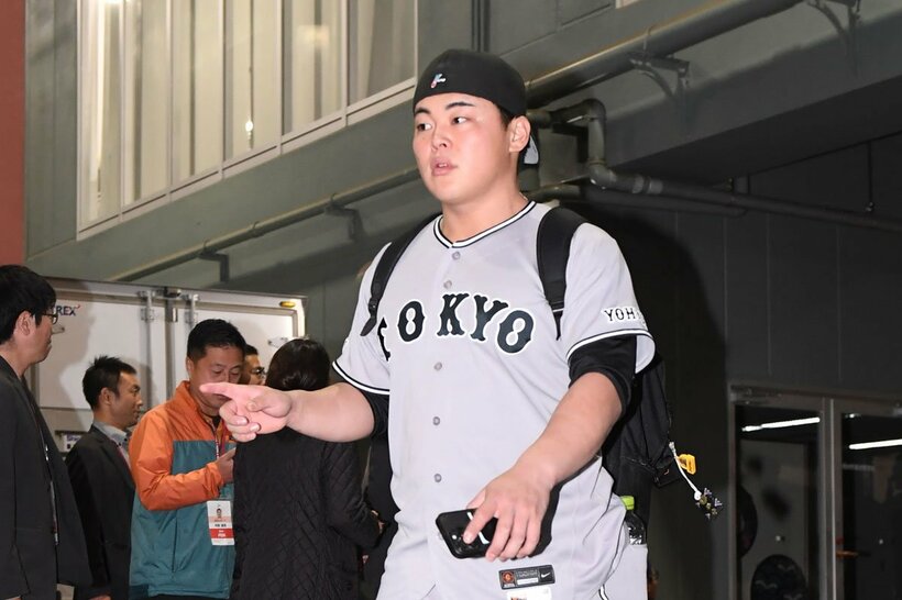 雨天中止となり引き上げる山瀬慎之助