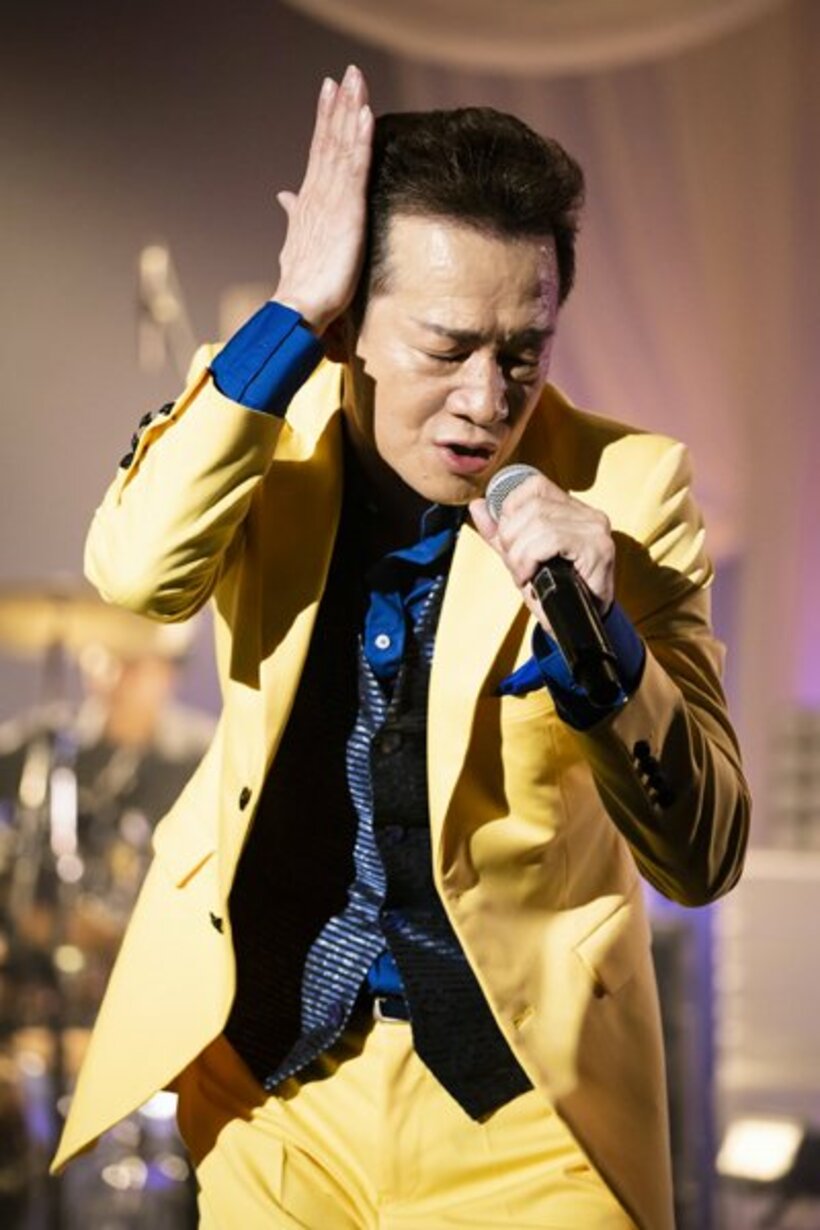  生配信ライブを行った田原俊彦(写真：西村彩子)