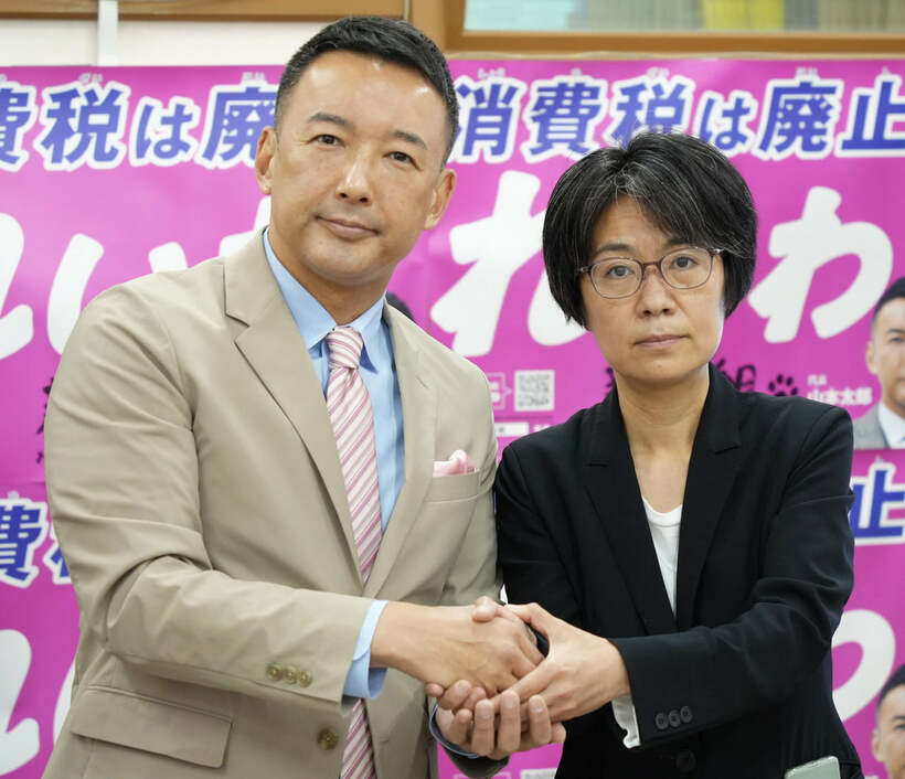  参院選埼玉選挙区にれいわ新選組から立候補が決まった西美友加氏（右）。左は山本太郎代表（東スポWeb）