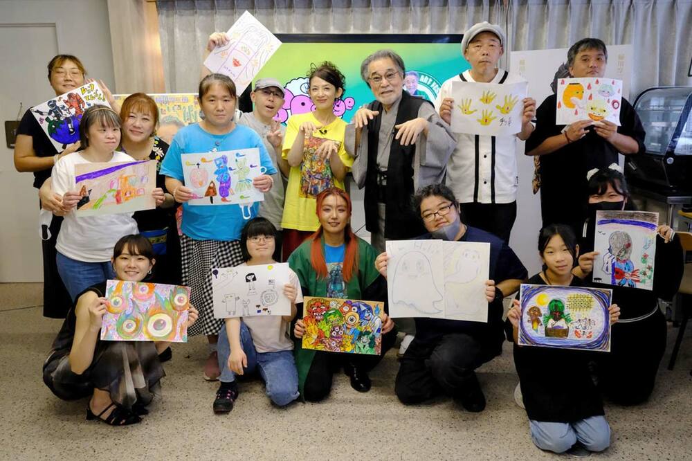 思い思いの作品を描いた参加者