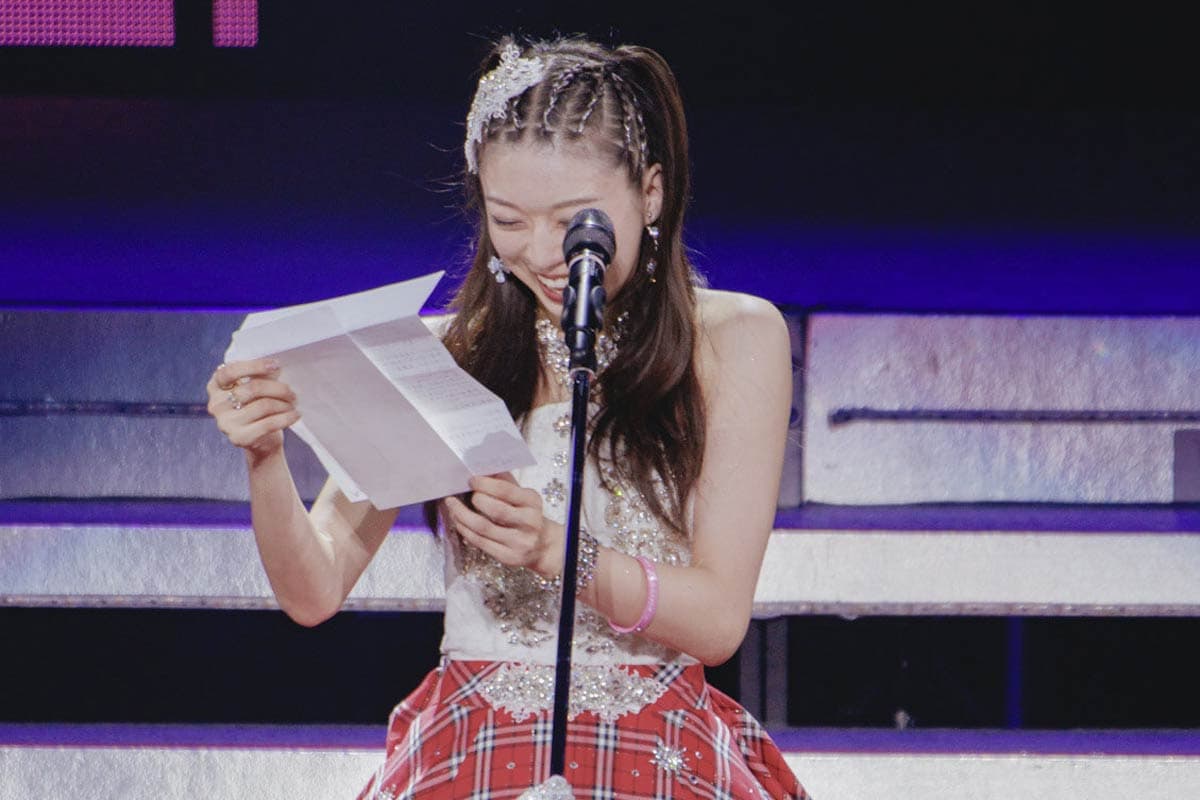 新庄監督からの手紙を読んで号泣する牧野真莉愛（提供写真）