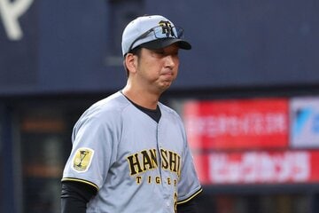 惜敗に険しい表情の阪神・藤川監督