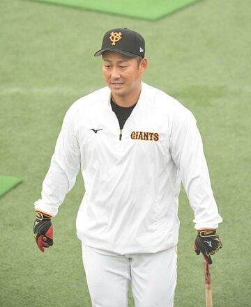  楽天・西川をイジった中田翔（東スポWeb）