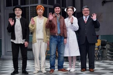 左から松尾スズキ、坂東龍汰、間宮祥太朗、江口のりこ、皆川猿時