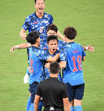  本田は久保建英がゴールを決めると「よし！」とリアクションした