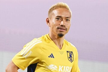 新ヘアスタイルを披露したＤＦ長友