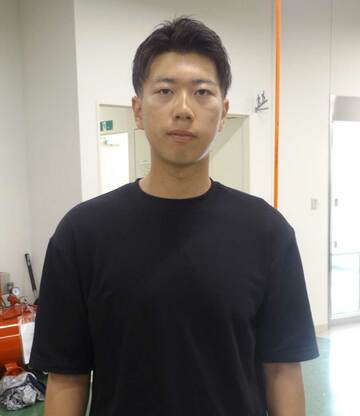  輝くライトが照らし出すのは仲野結音だ（東スポＷｅｂ）