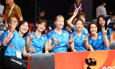 左から中西貴映、田口真彩、松本麻佑、奥原希望、上坂鈴
