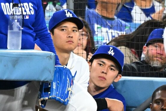 大谷翔平(左)と佐々木朗希