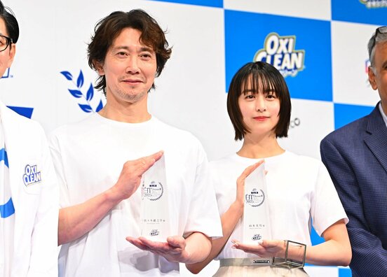 佐々木蔵之介(左)と山本美月