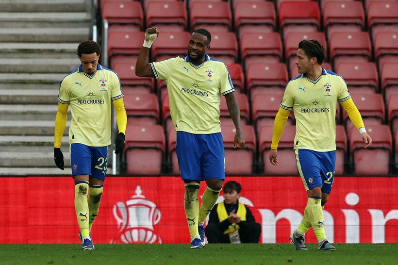 巻き返しが期待される松木玖生（右＝写真はロイター）