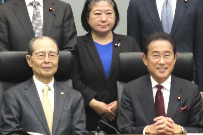 王貞治氏（左）と岸田文雄元首相
