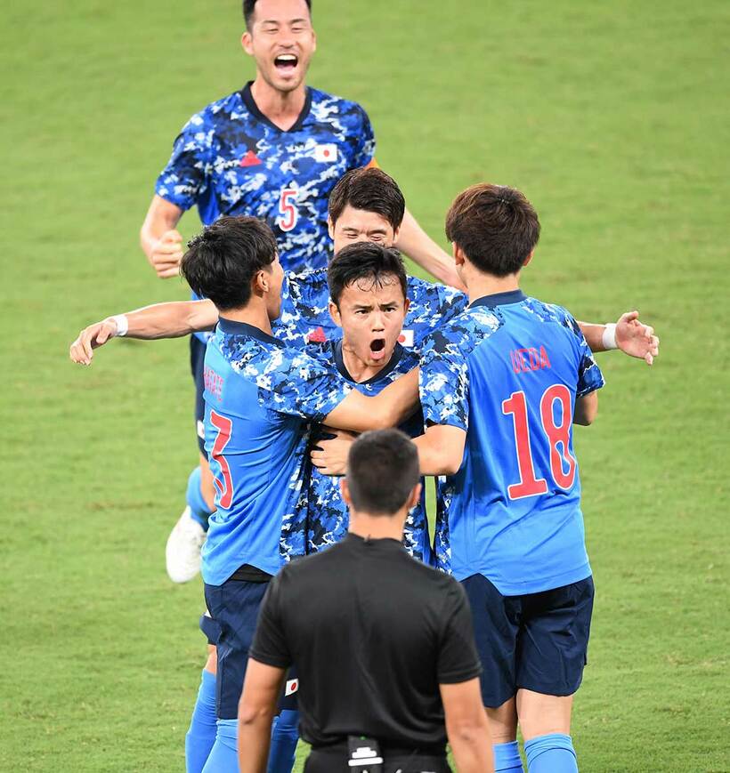  本田は久保建英がゴールを決めると「よし！」とリアクションした