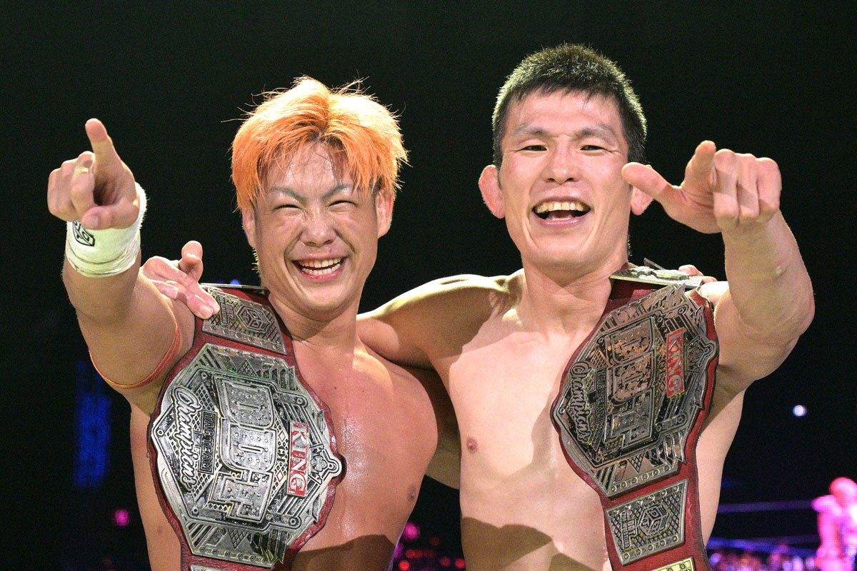 RIZIN.54と同日、DDTの両国大会で宮脇純太(左)とKO-Dタッグ王座を獲得した青木真也