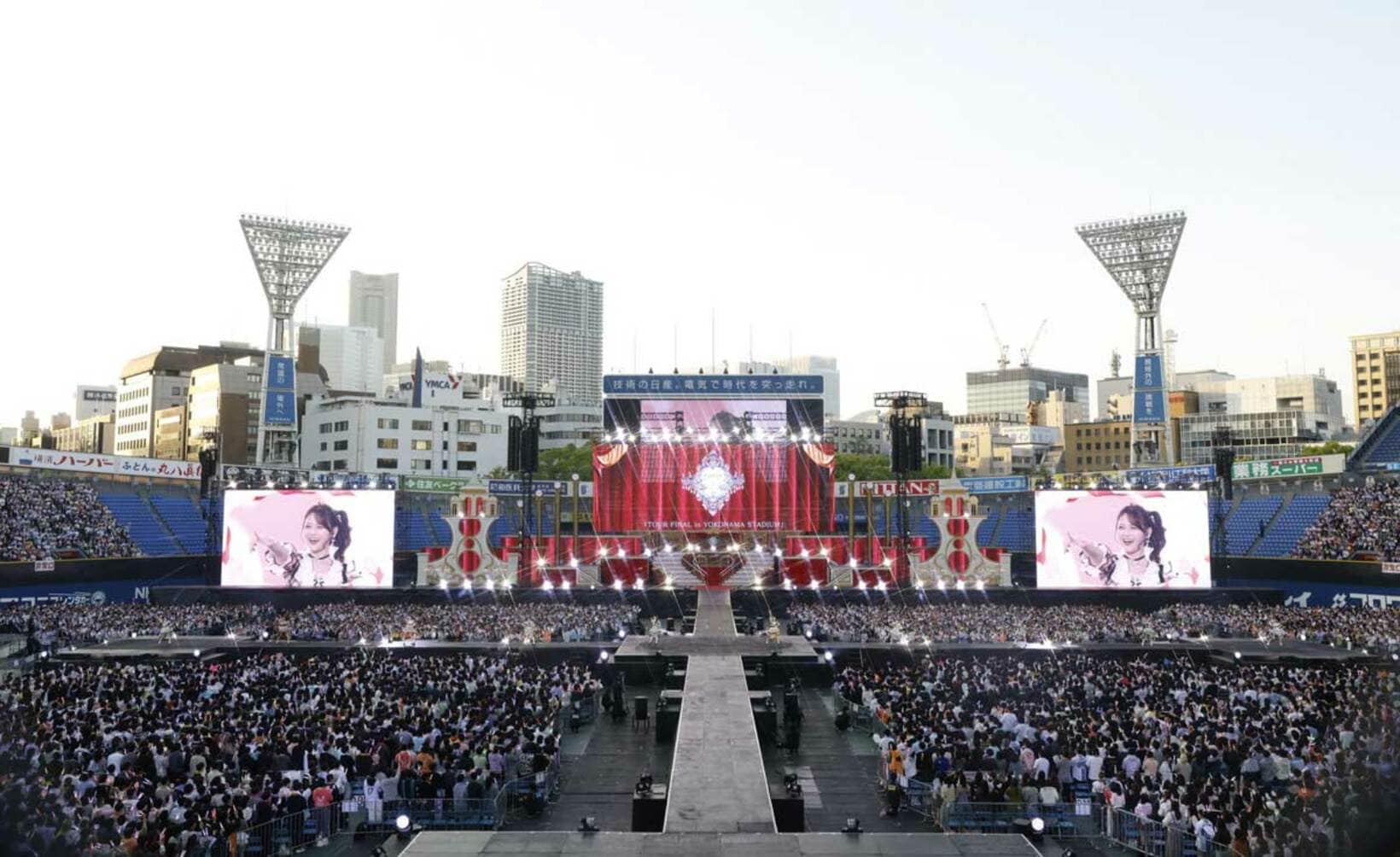 ８周年ツアーファイナル公演で７万人動員した＝ＬＯＶＥ