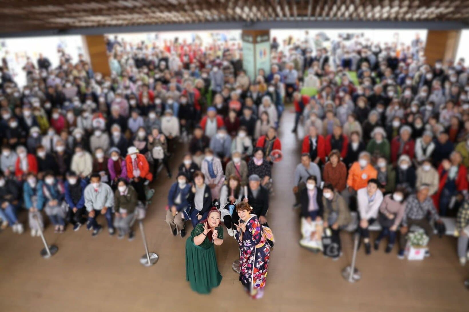 約400人の聴衆を集めた市川由紀乃