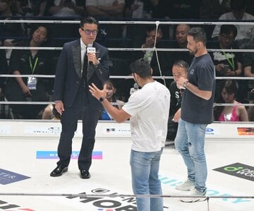 榊原信行CEO（左）とホベルト・サト・ソウザ（中 ） クレベル・コイケ(右)