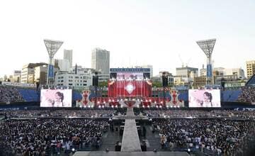 ８周年ツアーファイナル公演で７万人動員した＝ＬＯＶＥ