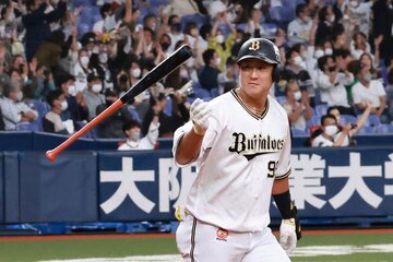 ５回、２ランを放ち〝ドヤ顔〟のオリックス・杉本