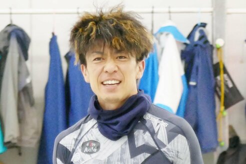 競艇 サイン付きカッパ上下 青木幸太郎選手 青木幸太郎】美男美女の夫婦ボートレーサー青木幸太郎をご紹介！