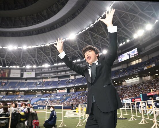 京セラドーム大阪に登場した岡田圭右