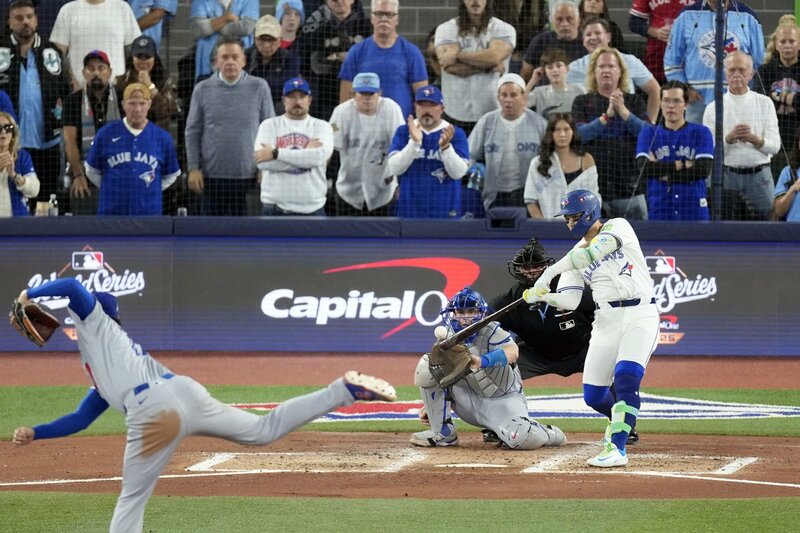 ワールドシリーズ第７戦で大谷翔平から３ランを放つビシェット（ロイター）
