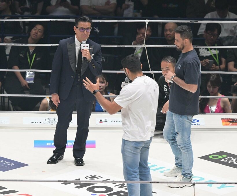 榊原信行CEO（左）とホベルト・サト・ソウザ（中 ） クレベル・コイケ(右)