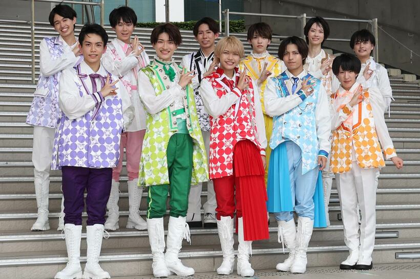 カラフルダイヤモンド（前列左から設楽賢、内海太一、古川流唯、中下雄貴、高垣博之　後列左から石田侑也、岡大和、國村諒河、小辻庵、永遠、関優樹）