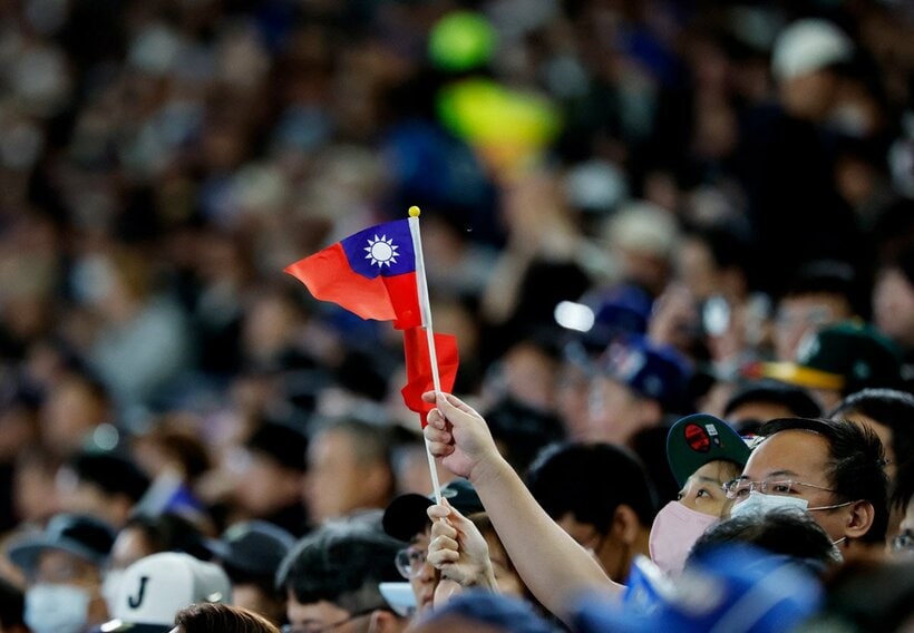 スタンドで応援する台湾のファン（ロイター）