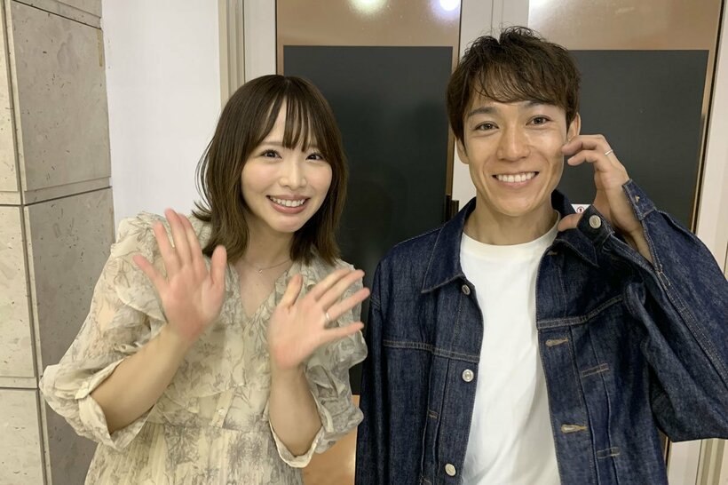 かつて岩瀬裕亮(右)とトークショーを行っている松村香織