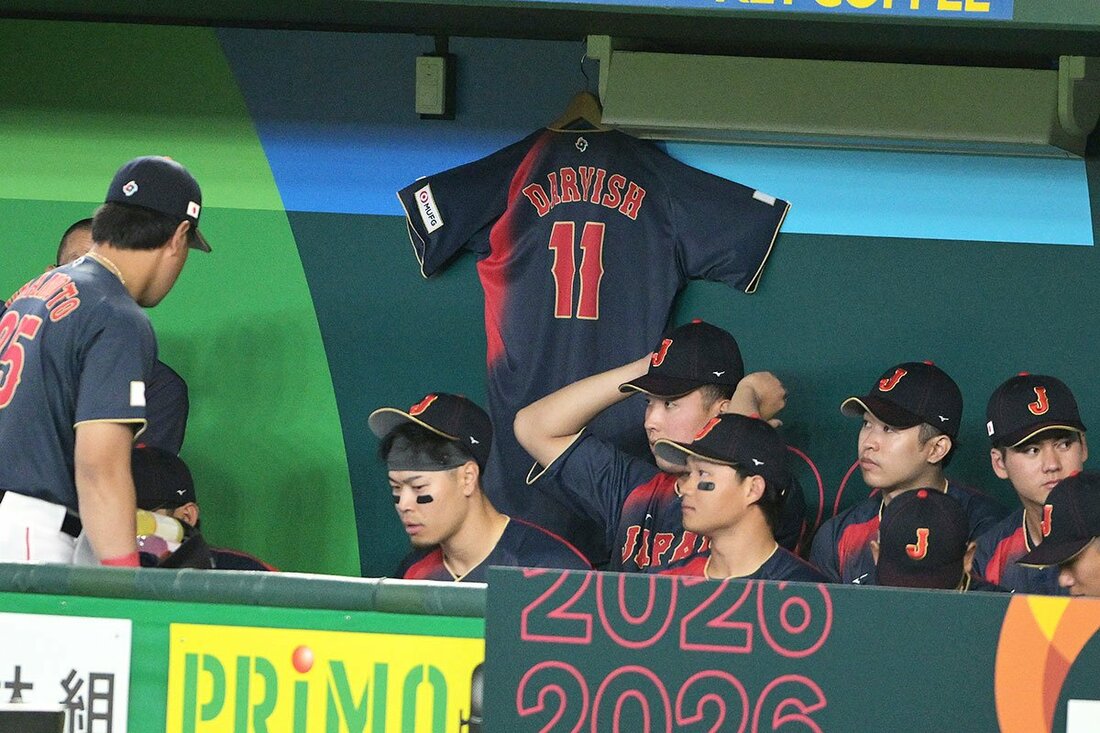 ベンチに飾られたダルビッシュ有のユニホーム