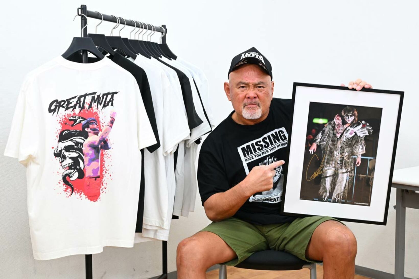 35周年を記念してムタTシャツや写真パネルが発売される