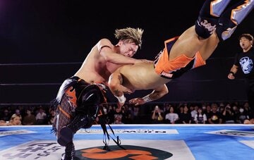 相棒のロビー(右)をThrill Rideで仕留めた藤田晃生