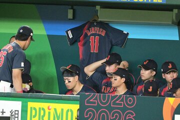 ベンチに飾られたダルビッシュ有のユニホーム