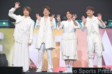 （左から）越岡裕貴、福田悠太、辰巳雄大、松崎祐介