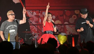 （左から）所ジョージ、田中あいみ、木梨憲武