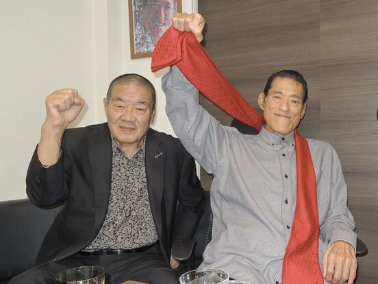  ユーチューブチャンネルで対談したアントニオ猪木氏(右)と藤原喜明(コーラルゼット提供)