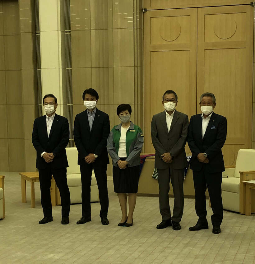  小池百合子都知事をＪリーグ村井チェアマンらが表敬訪問