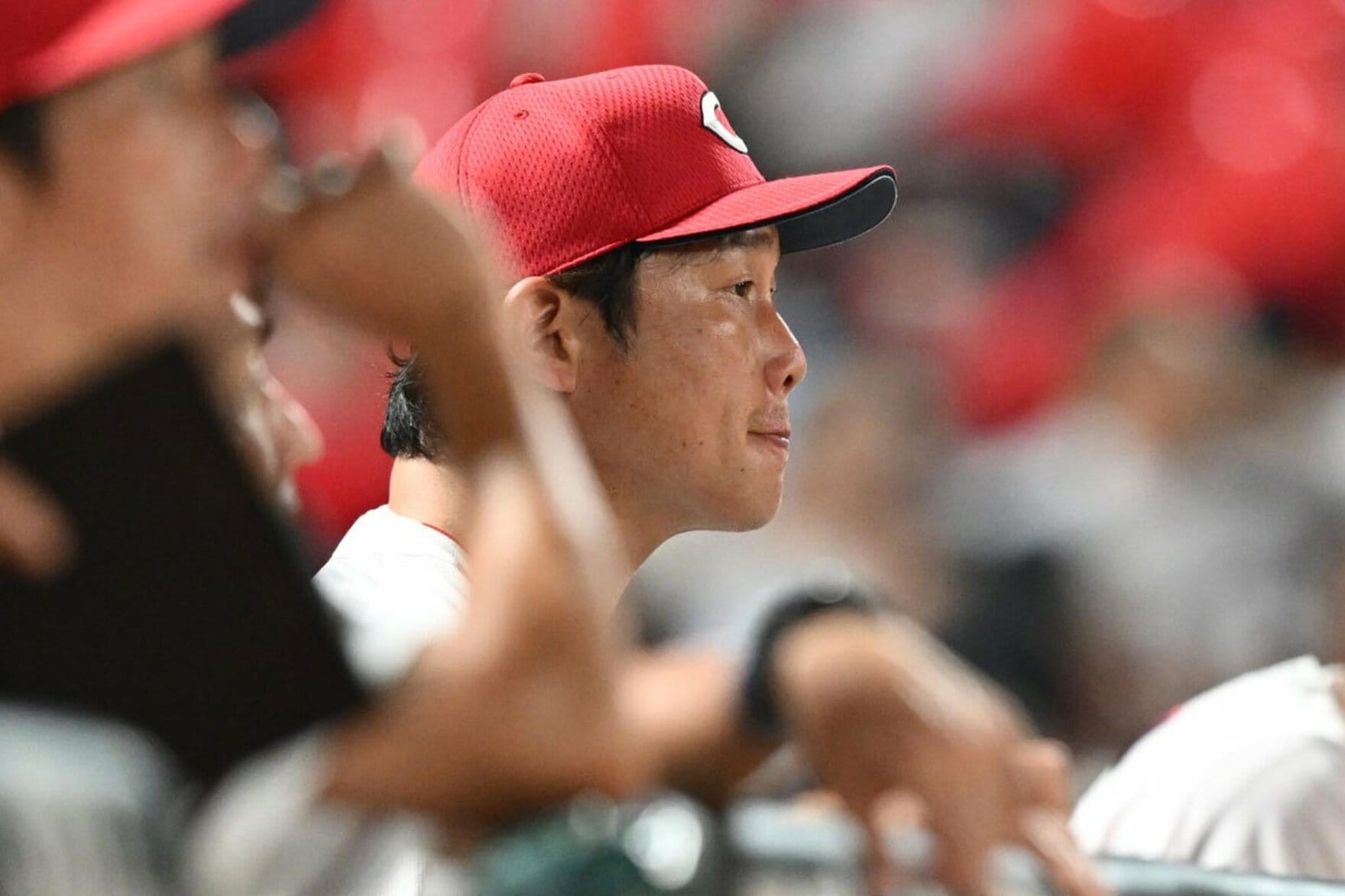 ベンチから接戦を見守った広島・新井監督
