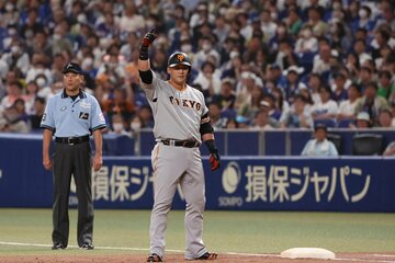 ４回、適時打を放った巨人・中田