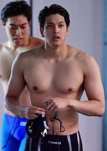  男子５０メートル背泳ぎで１位になった古賀淳也(代表撮影)　