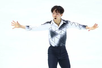 スピンでのミスもありながら、NHK杯のSPは首位発進となった鍵山優真