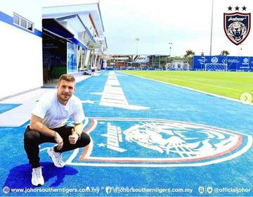  ポドルスキがマレーシア移籍へ（インスタグラムから＝＠ｏｆｆｉｃｉａｌｊｏｈｏｒ）
