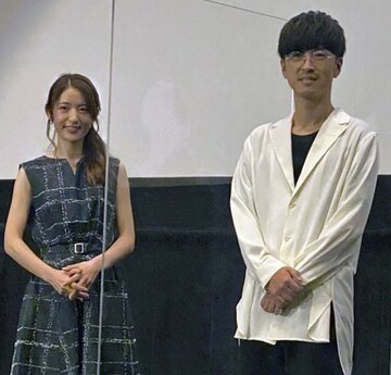  左から小松未可子、櫻井孝宏