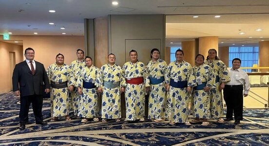 秀ノ山親方(左端)と弟子たち(秀ノ山部屋公式インスタグラム hidenoyama110から)