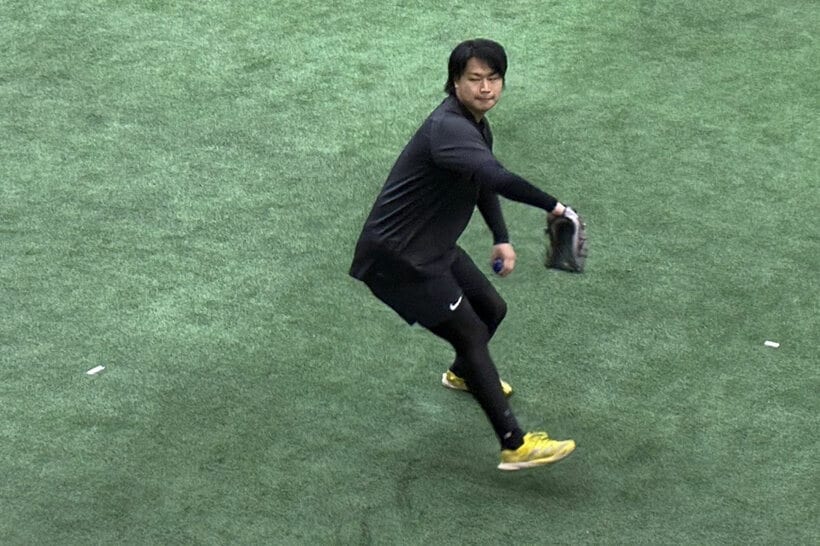 自主練習する松浦慶斗投手