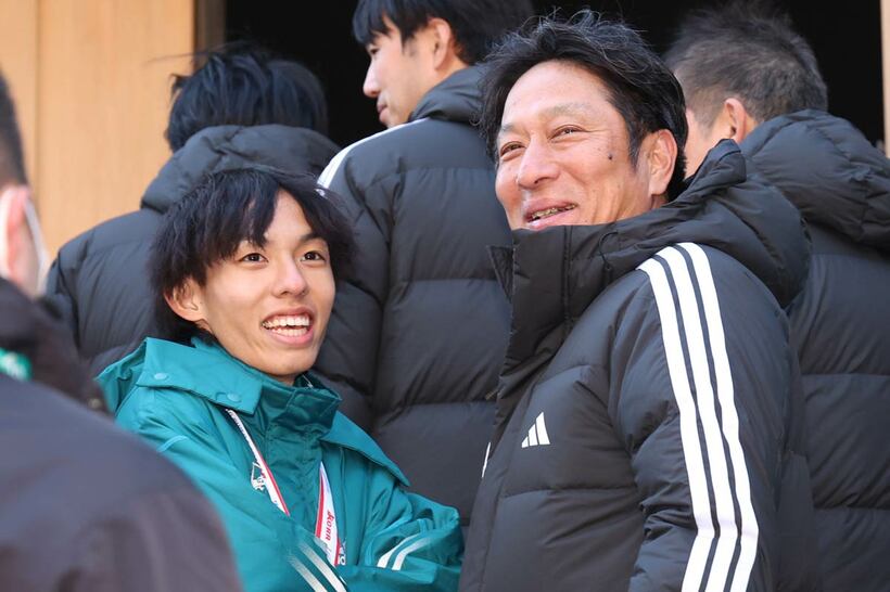 青学大・原監督（右）と黒田朝日