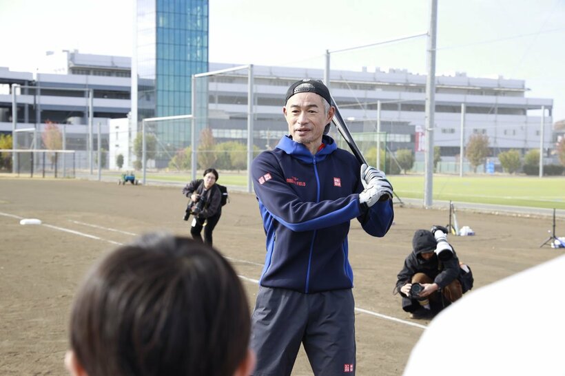 子供たちを指導したイチロー氏