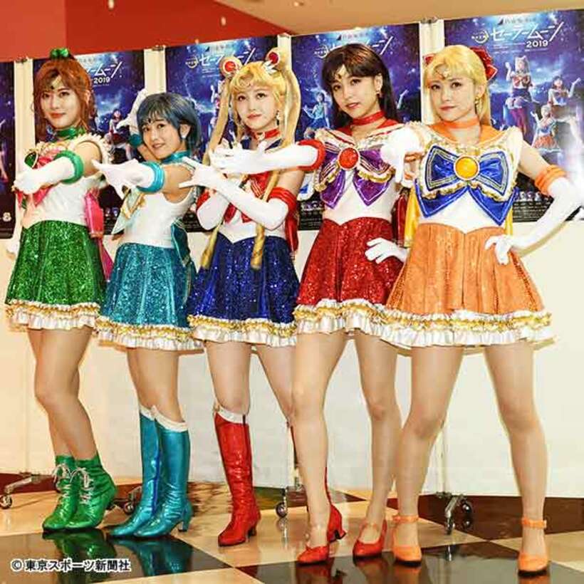  左から伊藤純奈、向井葉月、久保史緒里、早川聖来、田村真佑